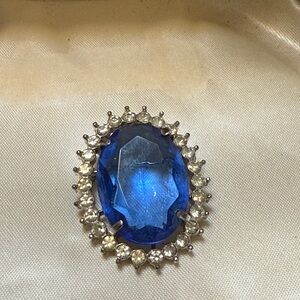 Vintage 1980s lucite and diamanté brooch